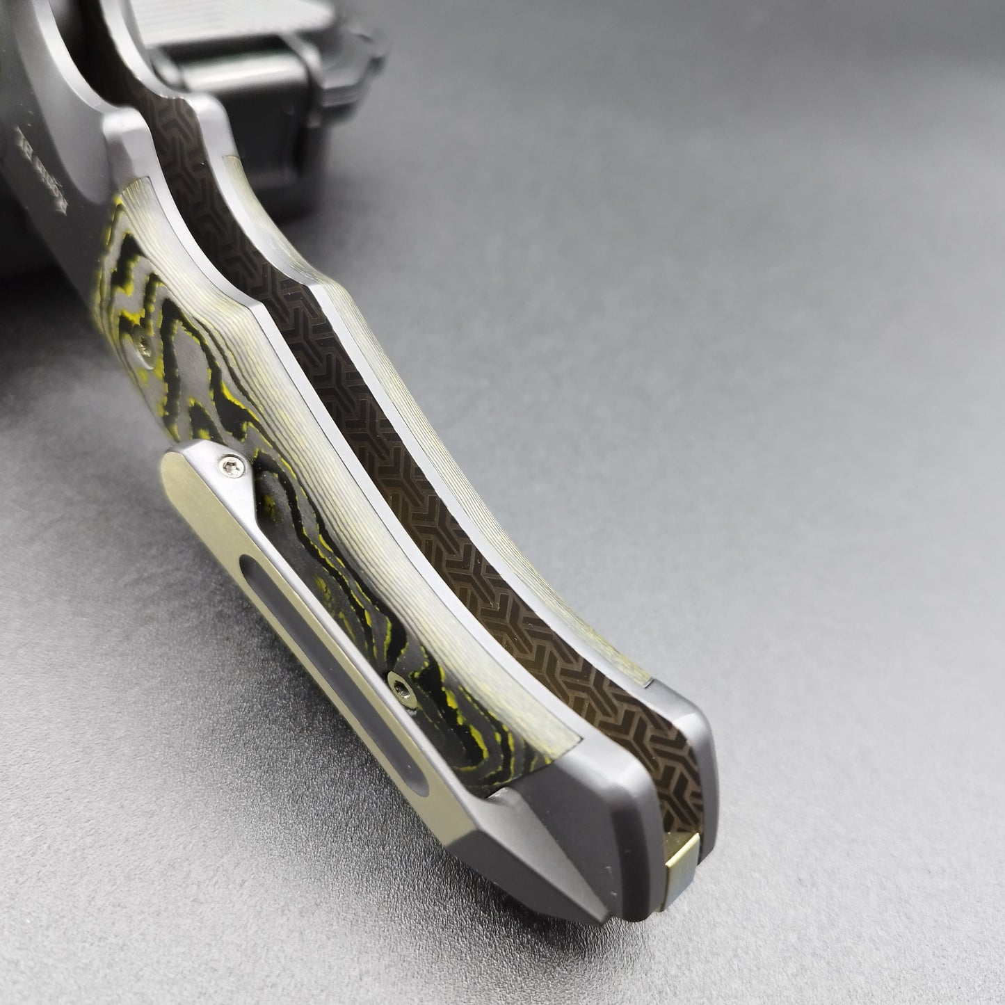 ADV Ronin Kalgard Titan Yellow Carbon Fibre, Custom Laser Art, S35VN 6