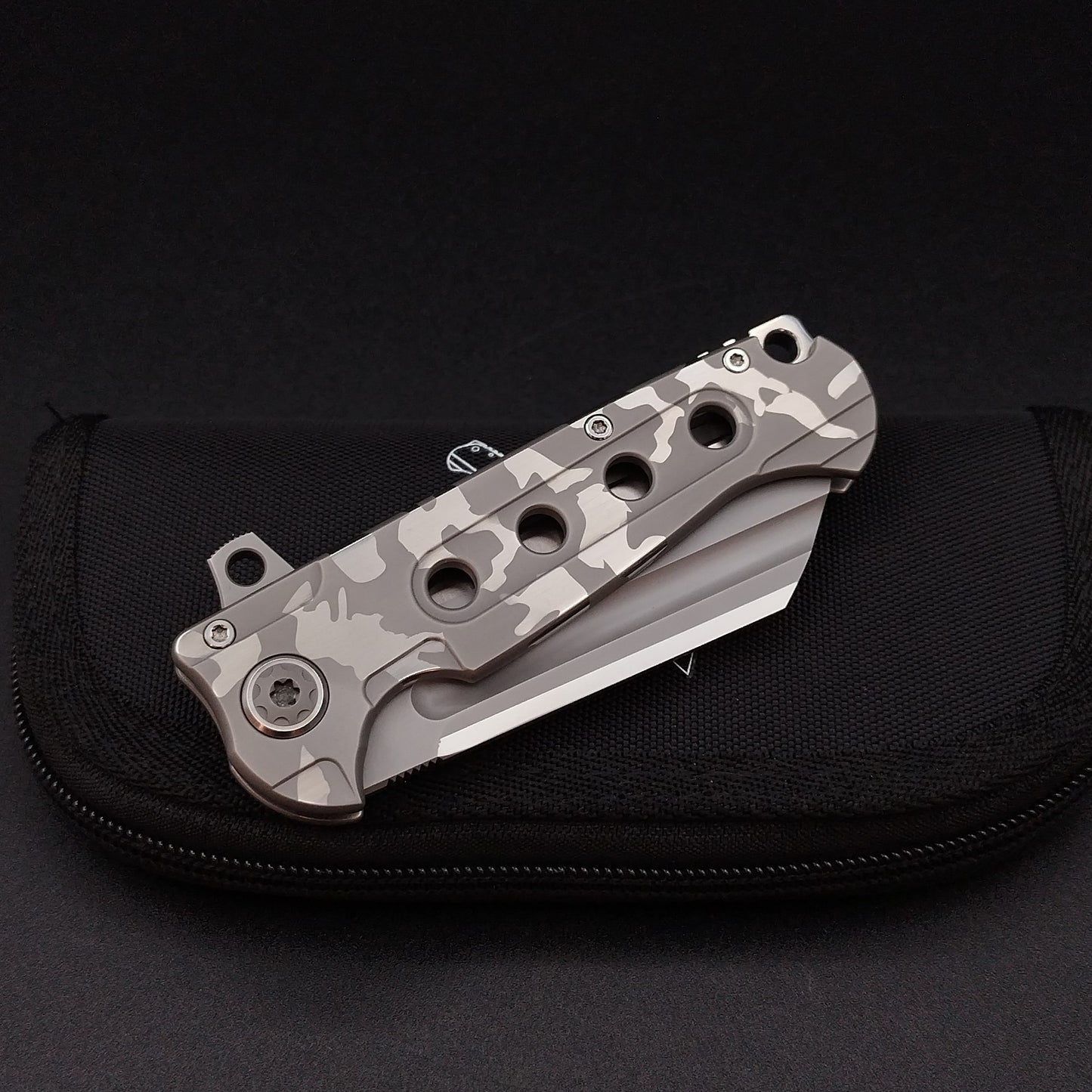 ADV Mini Butcher Titanium Urban Camo 3
