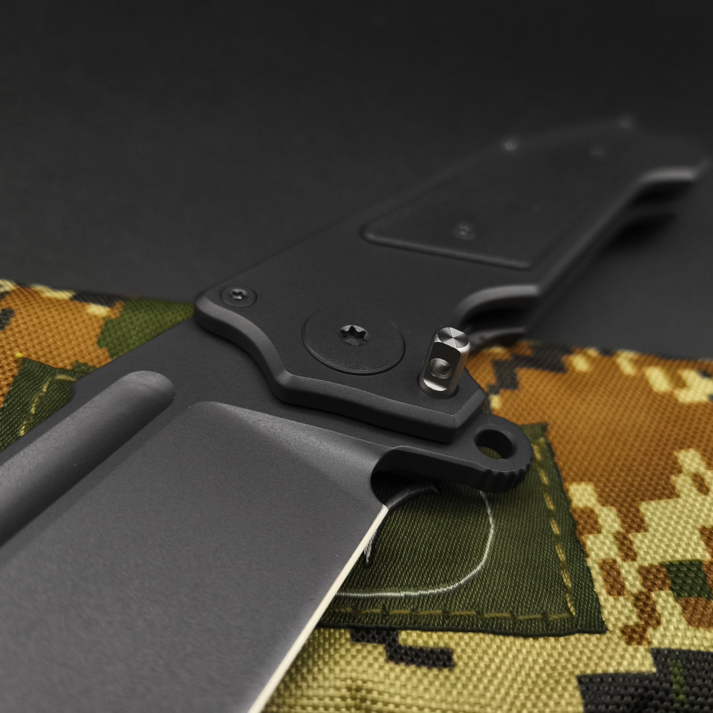 ADV Freak, Kalgard finish Black G10