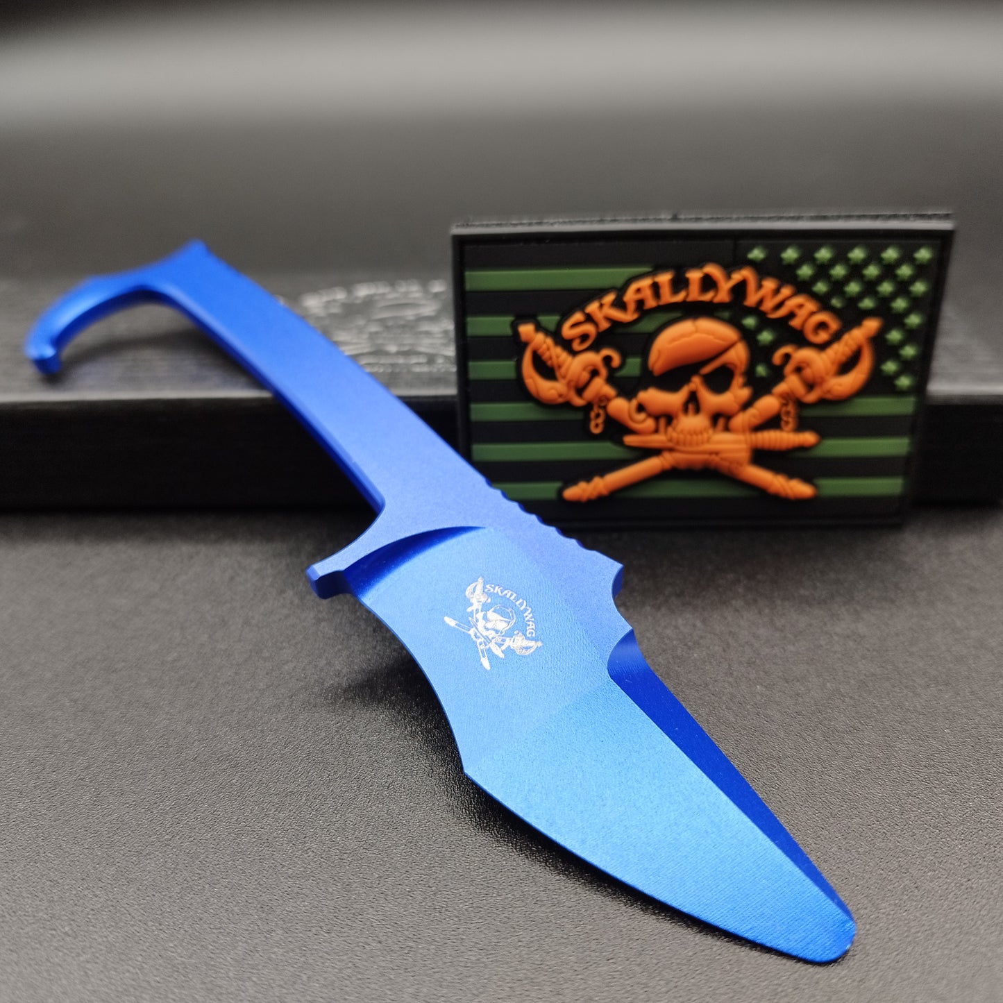Skallywag Tactical MDV PLUS ONE Damascus mit Trainer