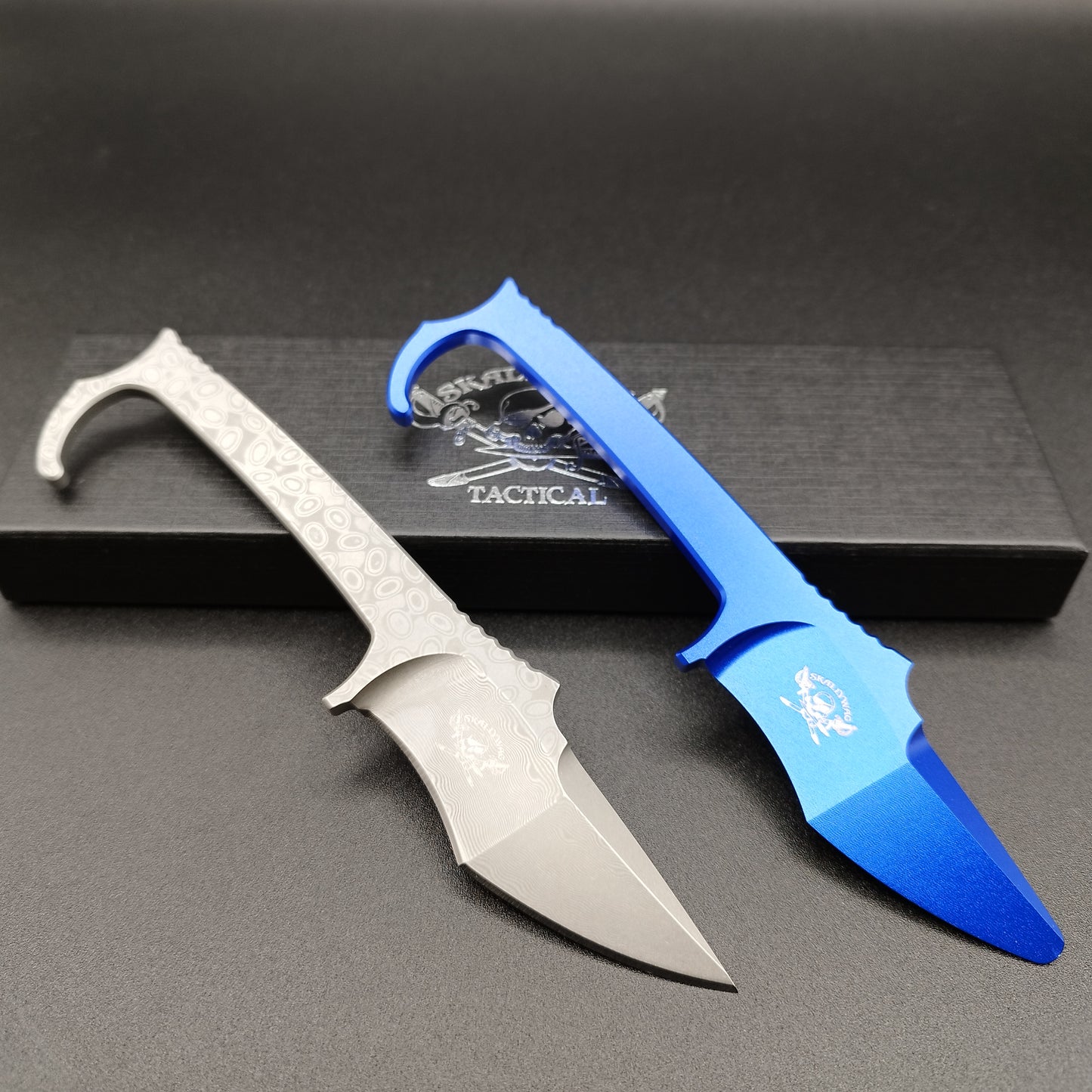 Skallywag Tactical MDV PLUS ONE Damascus mit Trainer