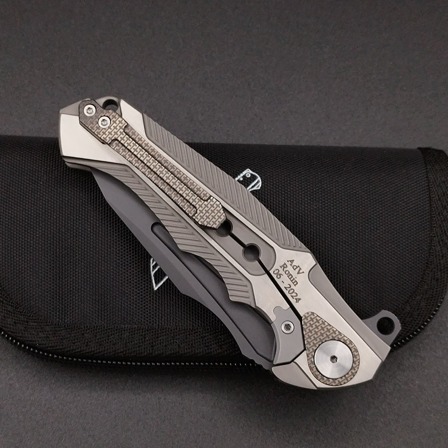 ADV Ronin Integral Satin, Black Carbon Fiber, Grey Blade 4