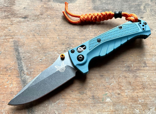 Benchmade 18065 Mini Adira, MagnaCut, Blue Grivory 1