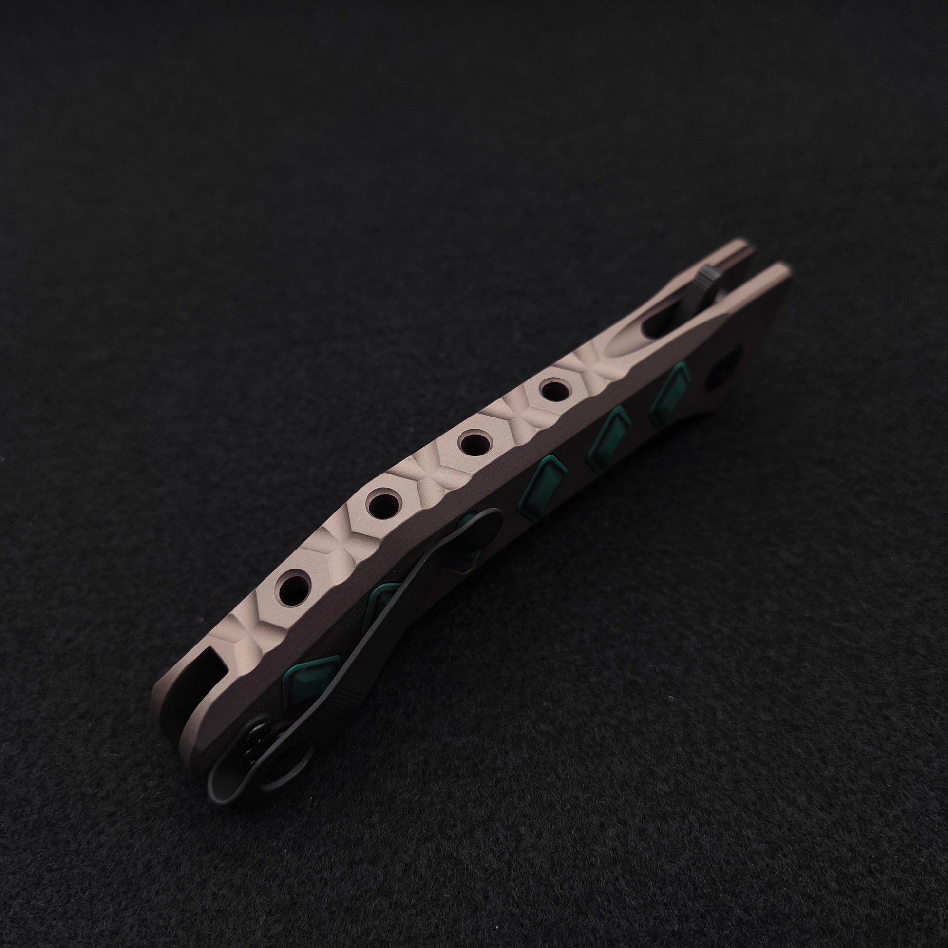 Half Face Blades Custom Kwaiken Folder Aquamarine Camoquartz, Anodized Grey 5