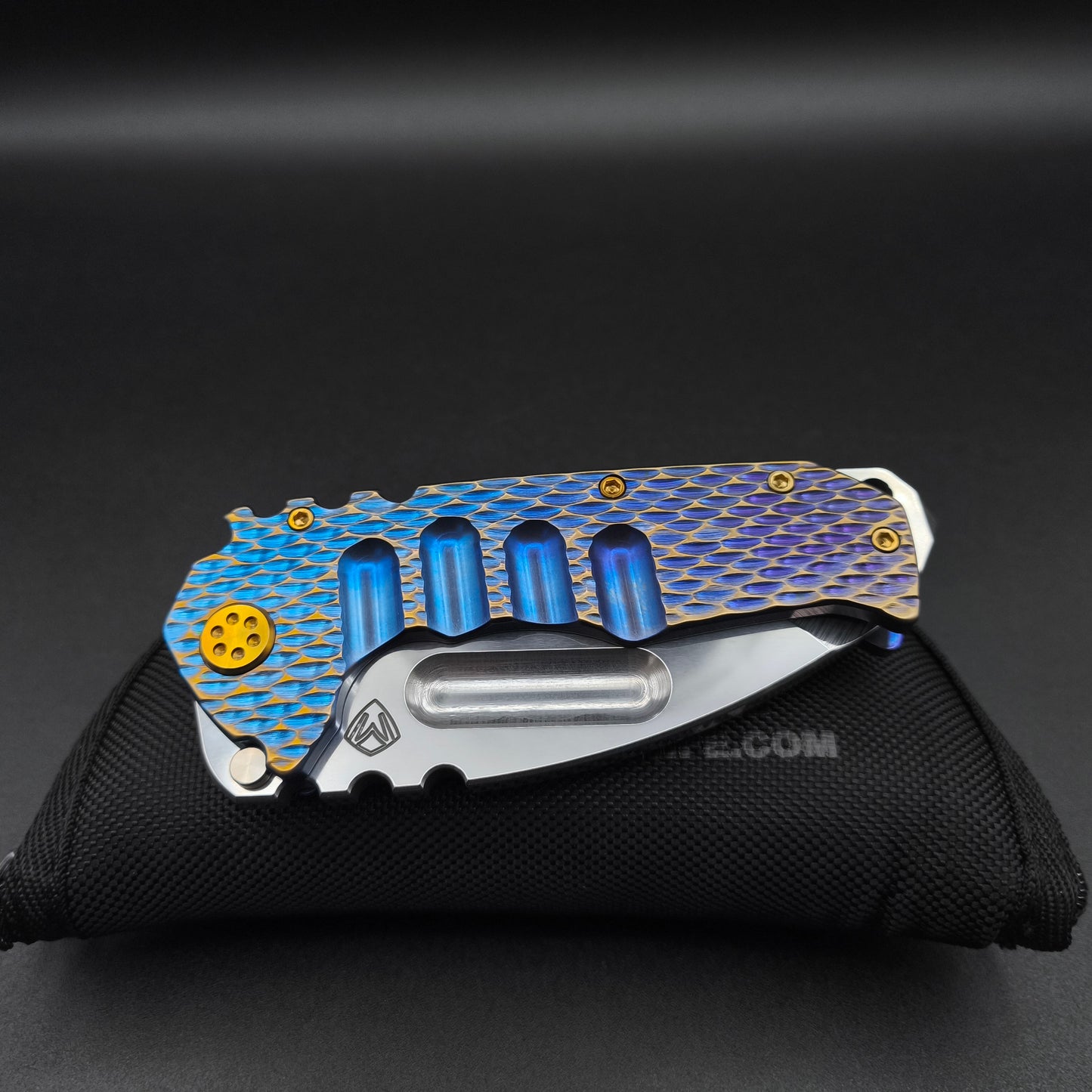 Medford Praetorian Ti Tanto, Violet Blue Fade Dragon Skin 3