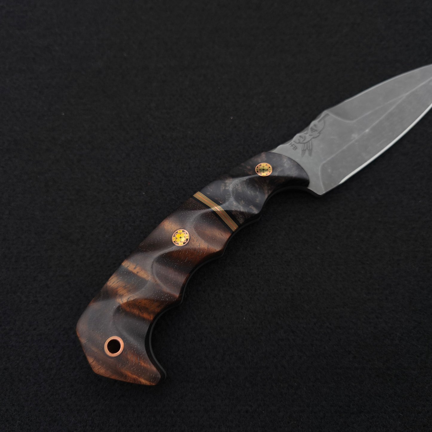 Half Face Blades HUMINT 4" Dyed Redwood, Brass, Hawaiian Curly Koa 3