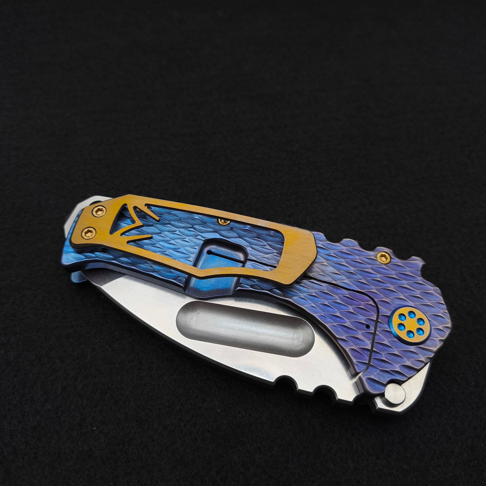 Medford Praetorian Ti Tanto, Violet Blue Fade Dragon Skin 5