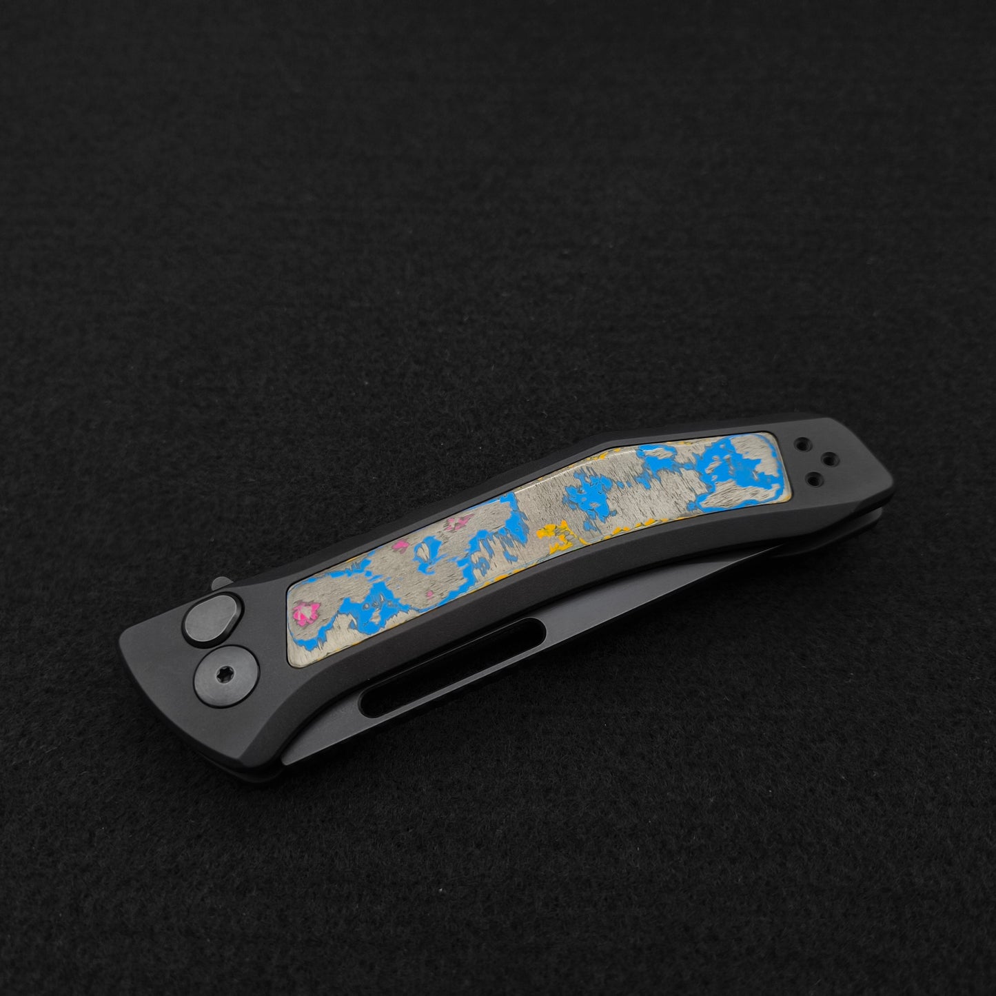 Half Face Blades Custom Kwaiken Folder, 80's Camo Carbon 4