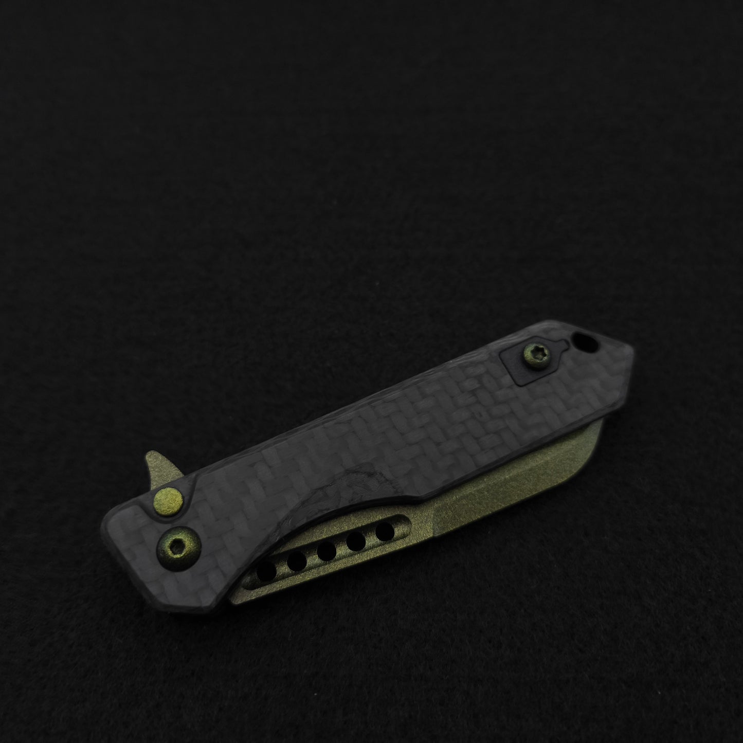 Heretic Knives Jinn Button Lock Green Carbon Fiber