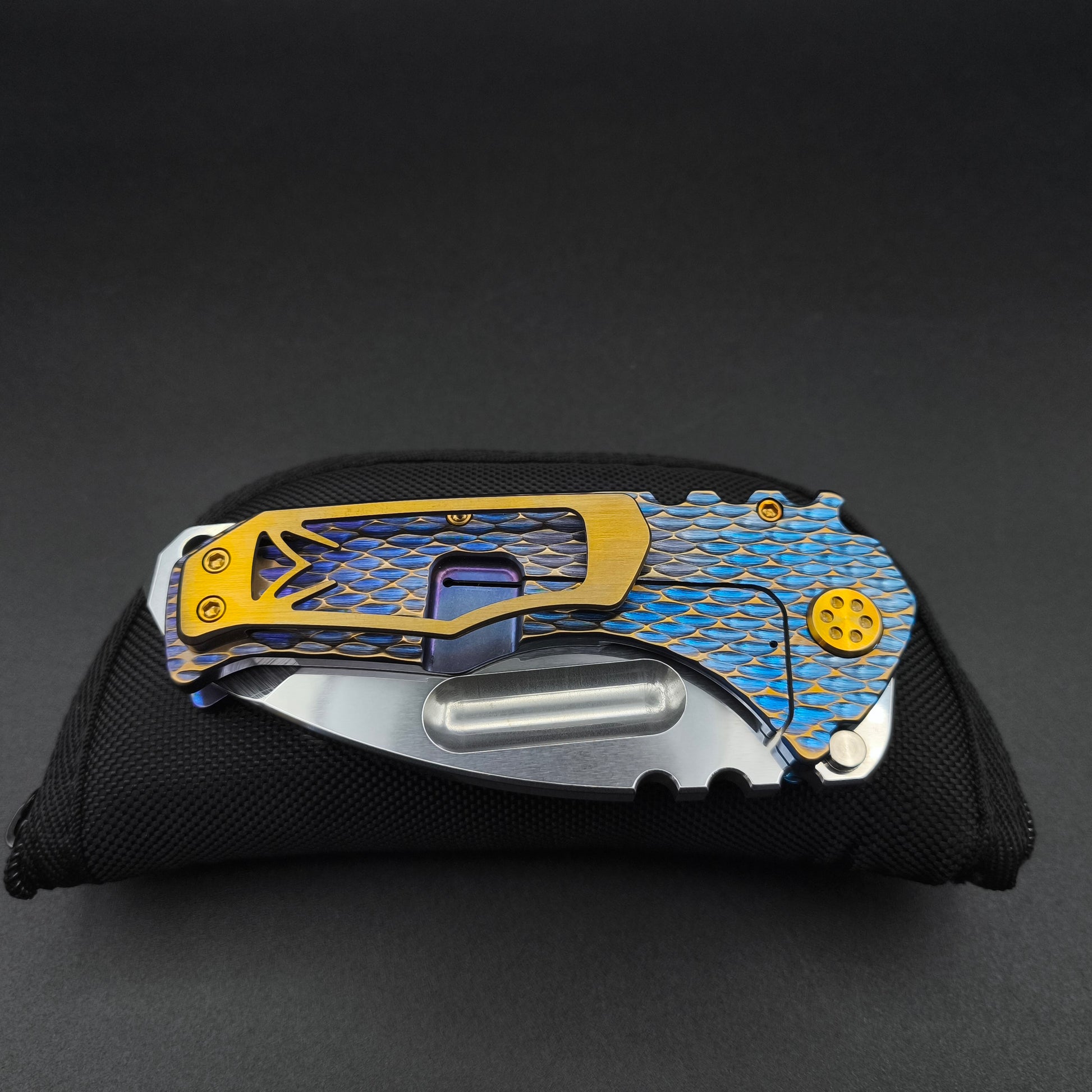 Medford Praetorian Ti Tanto, Violet Blue Fade Dragon Skin 4