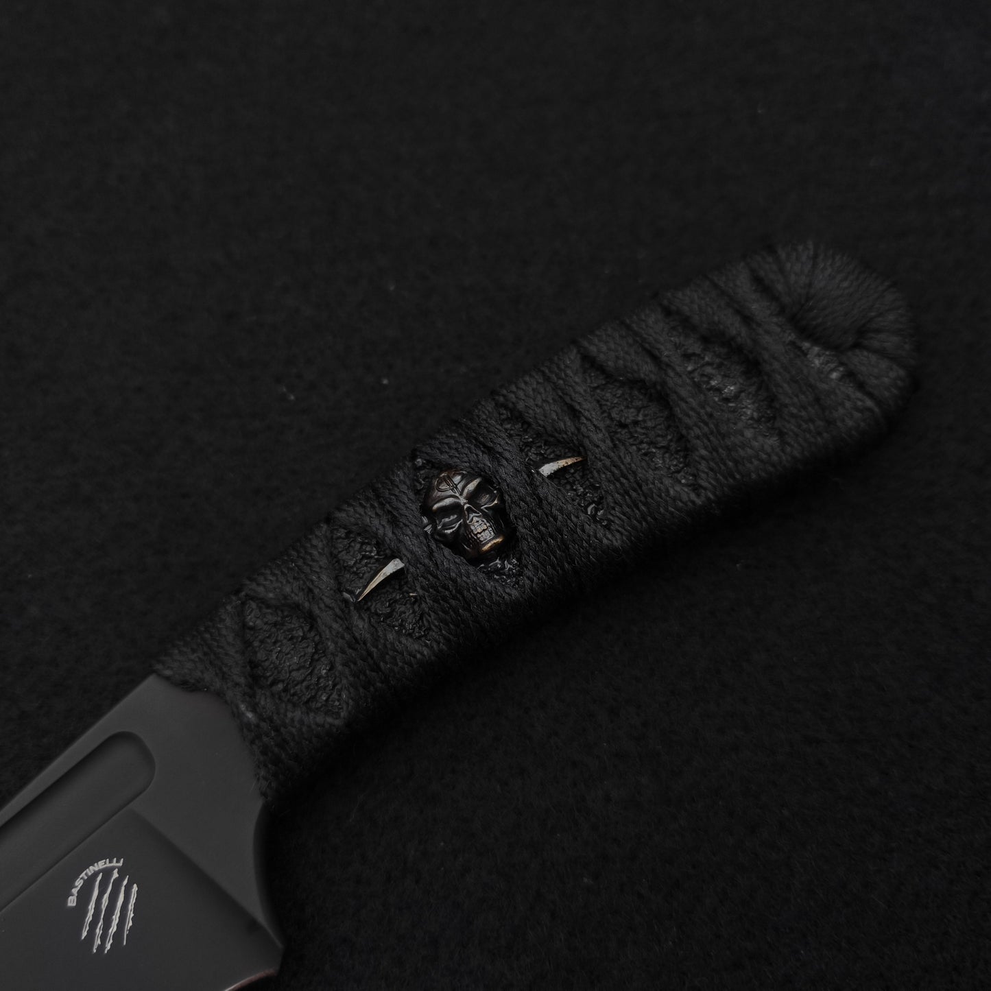 Bastinelli Sin Fixed Blade Menuki, wrapped handle, N690