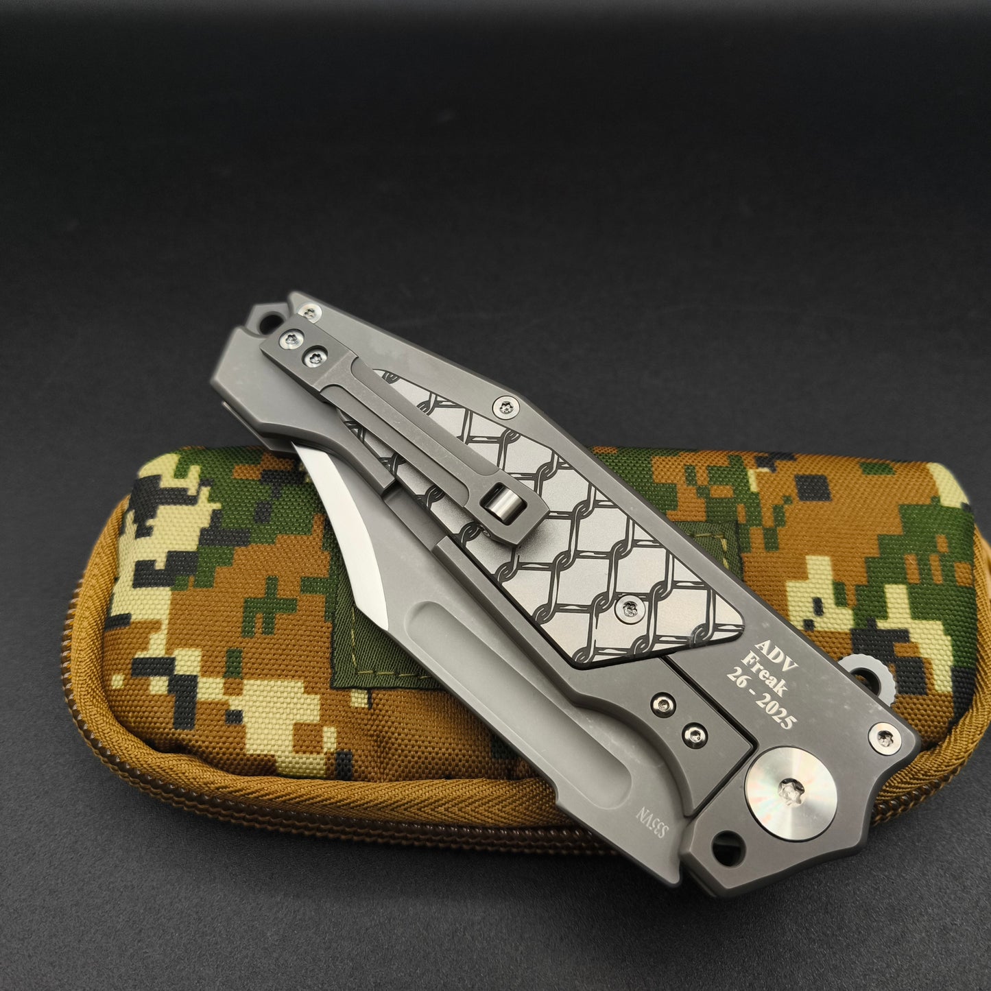 ADV Freak, Satin Titanium Border finish 4