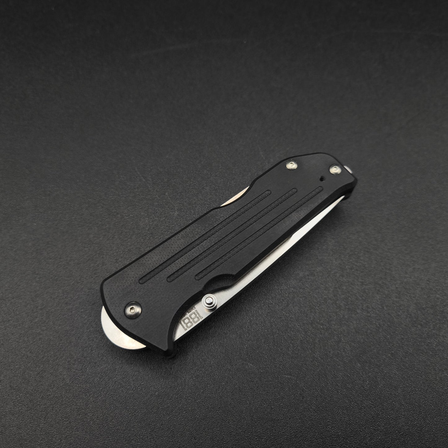 Medford 1881 Bourbon Tanto Black