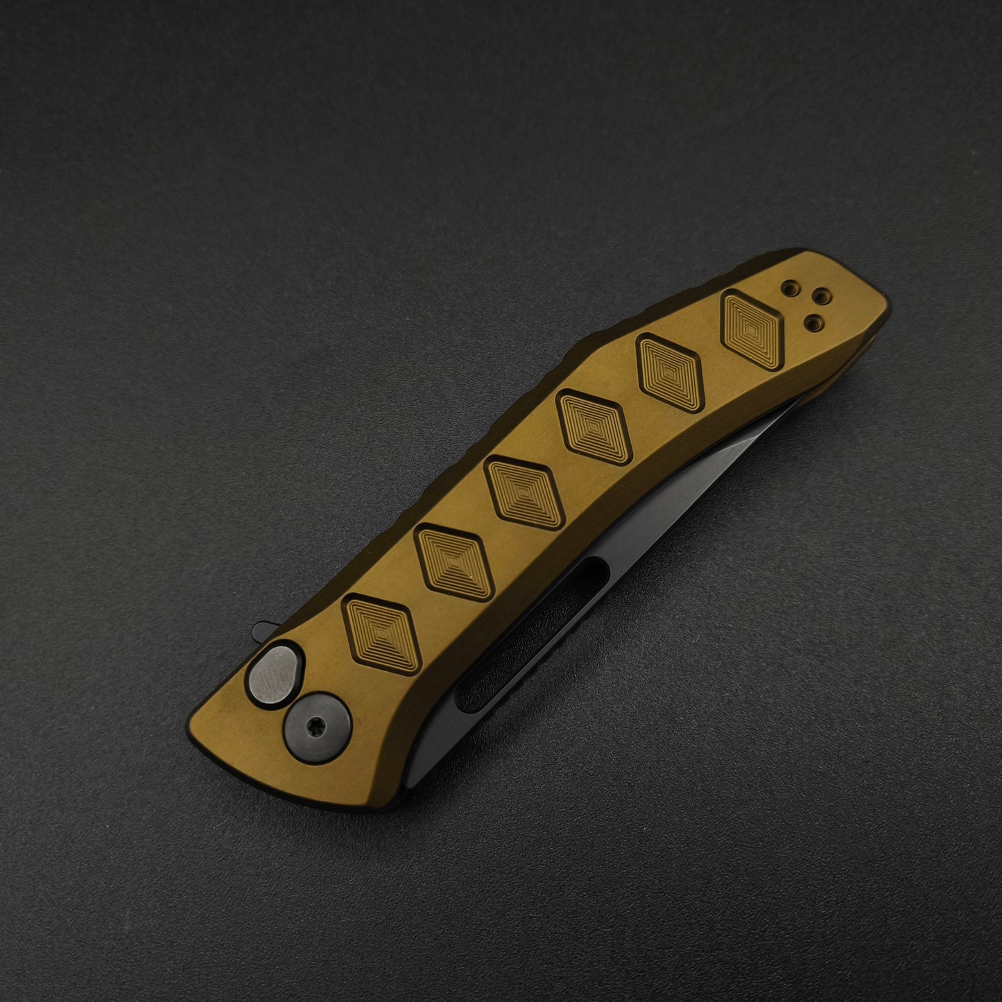 Half Face Blades Kwaiken Folder Anodized OD Green Handle, Black Nitride Blade 4