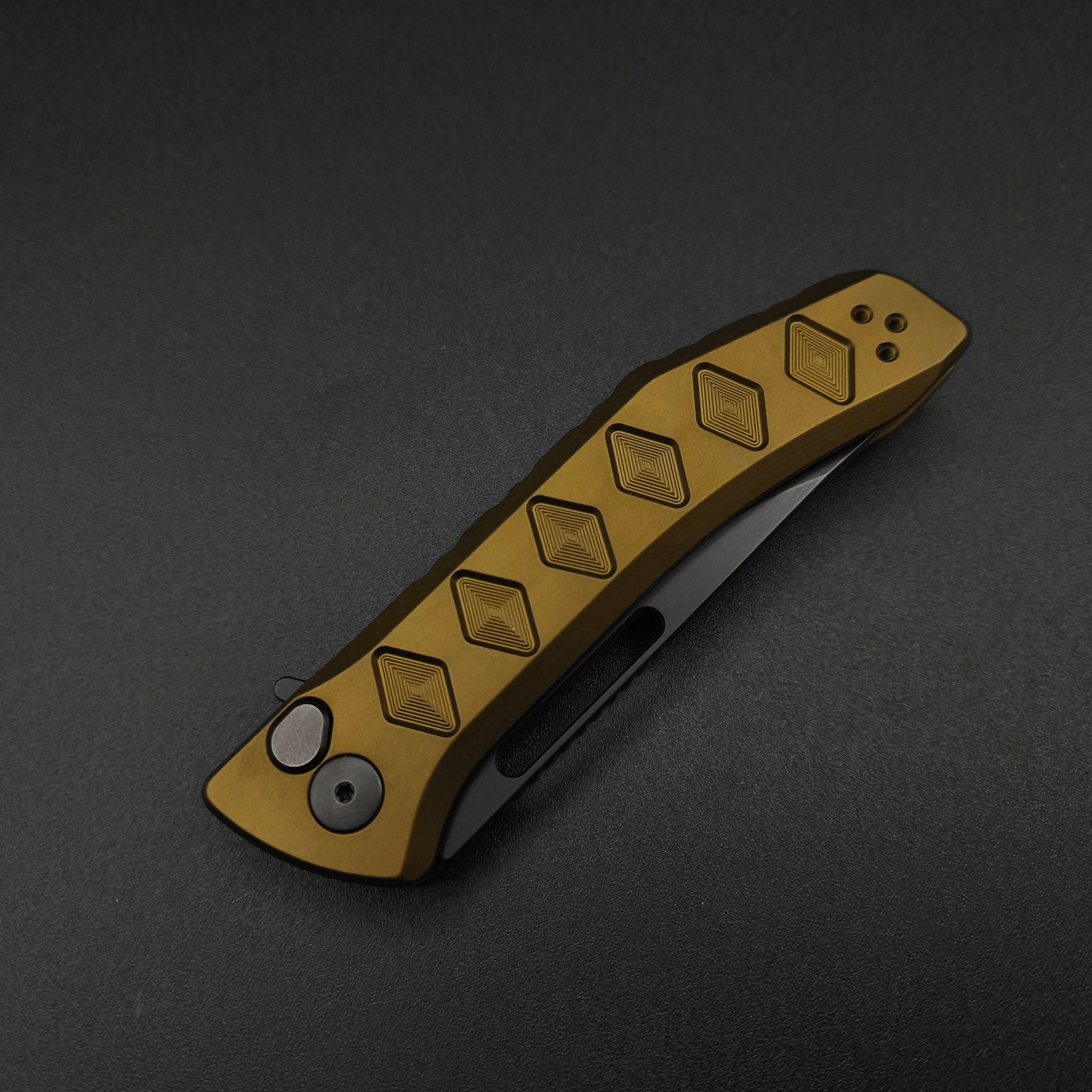 Half Face Blades Kwaiken Folder Anodized OD Green Handle, Black Nitride Blade 4