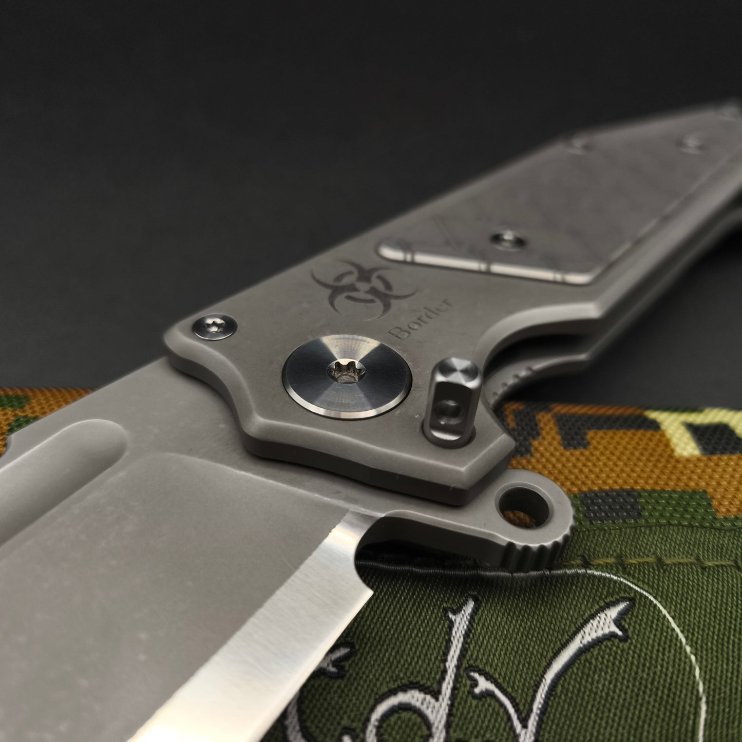 ADV Freak, Satin Titanium Border finish