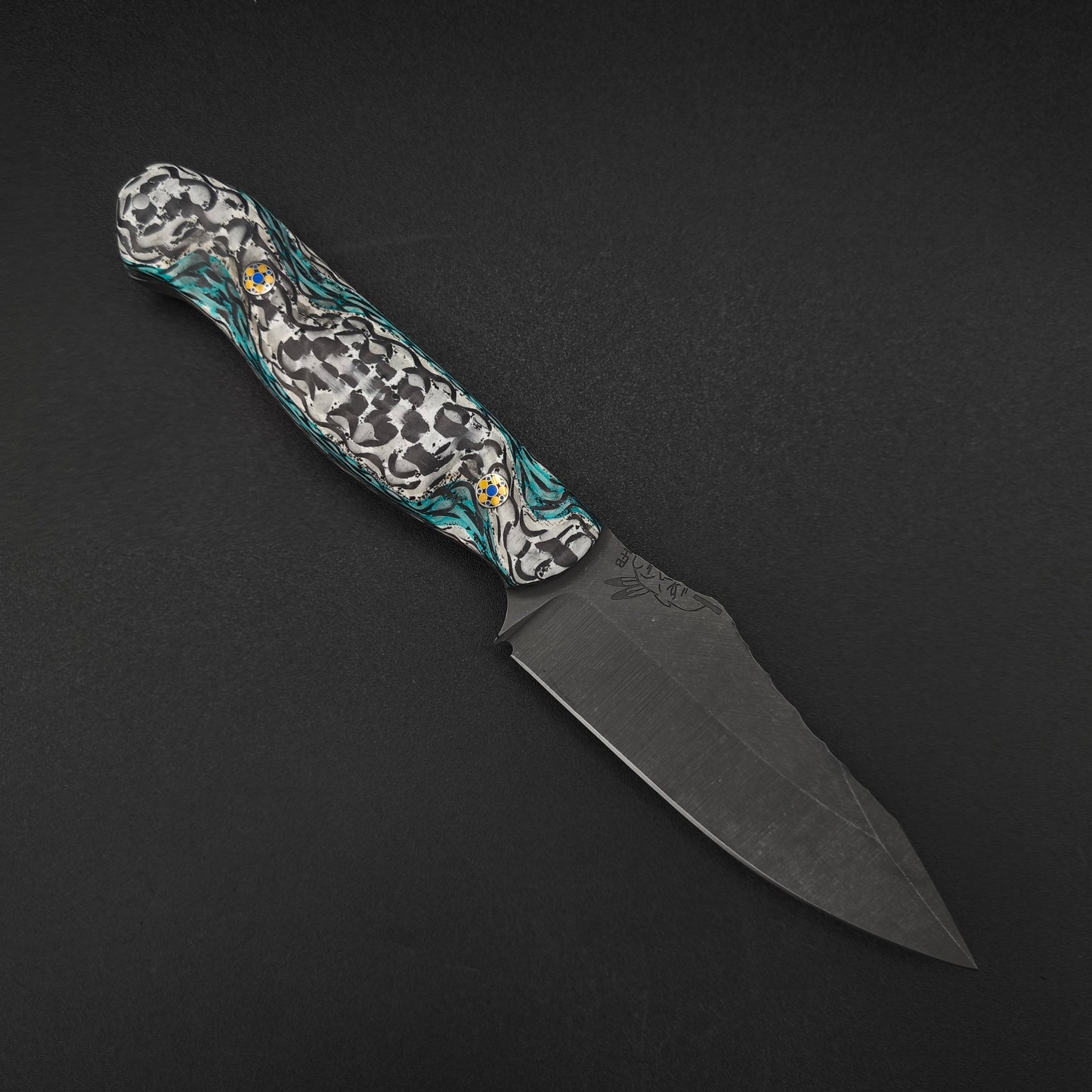 Half Face Blades Field Knife, Winter Crow Carbon, Mosaic Pins 1