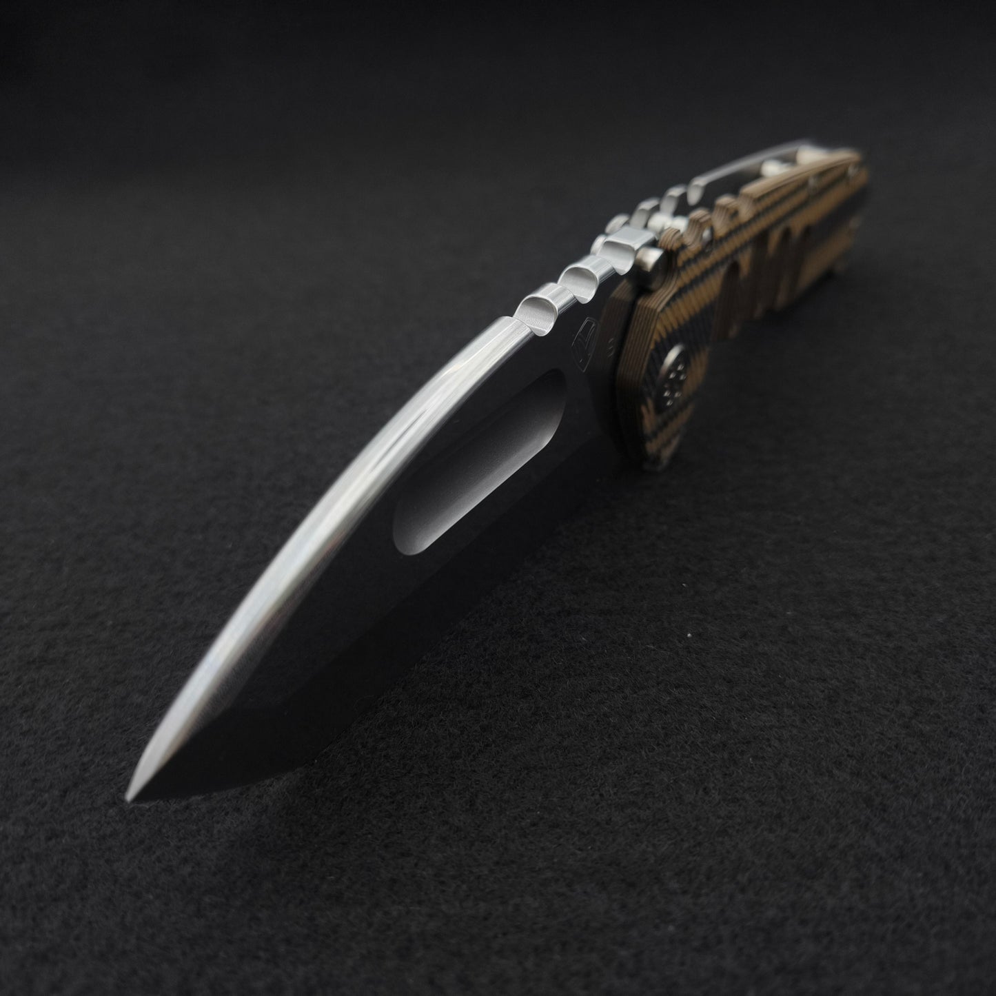 Medford Praetorian Ti-C Tumbled Tanto, Black Tan Contoured G10 Titan 3
