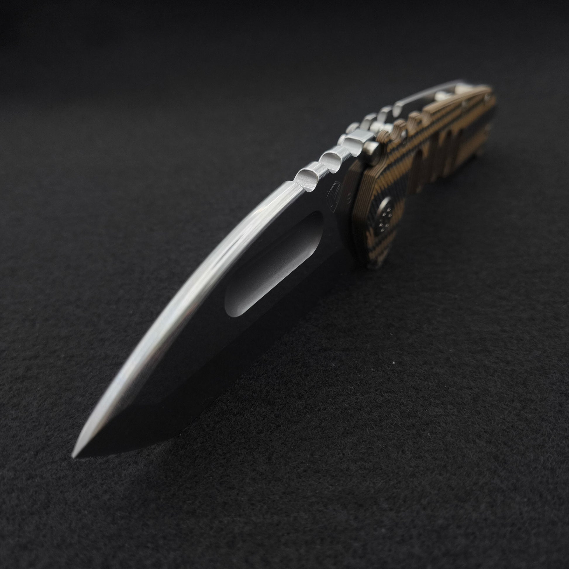 Medford Praetorian Ti-C Tumbled Tanto, Black Tan Contoured G10 Titan 3