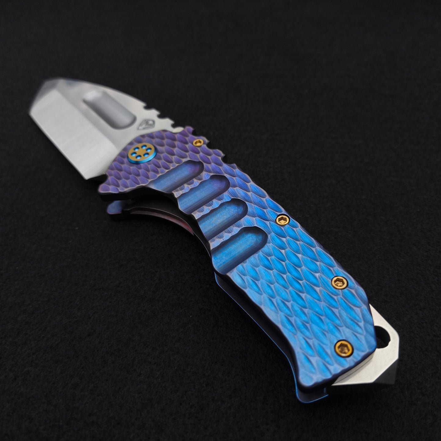Medford Praetorian Ti Tanto, Violet Blue Fade Dragon Skin 3