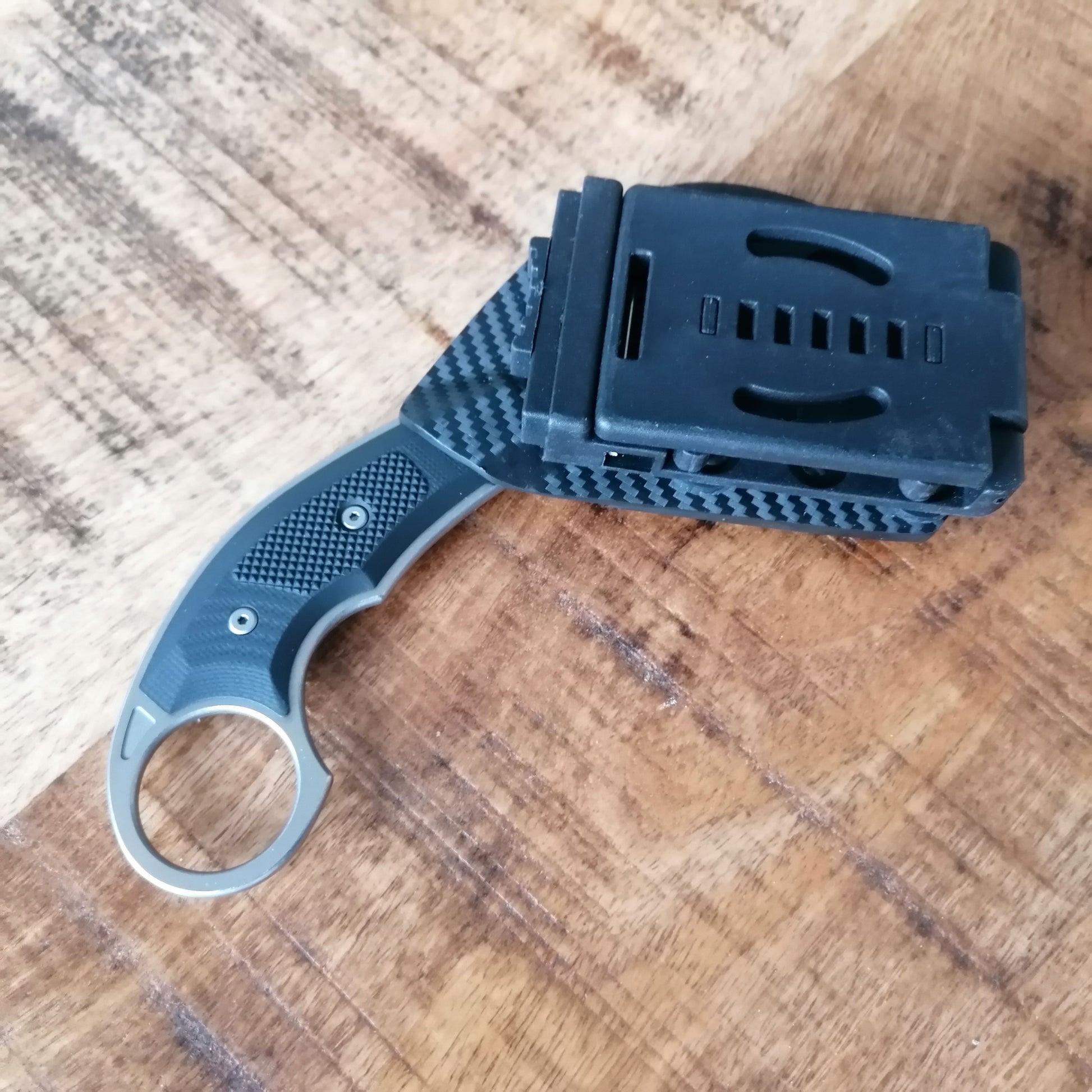 Bastinelli Microtech Iconic Karambit 3