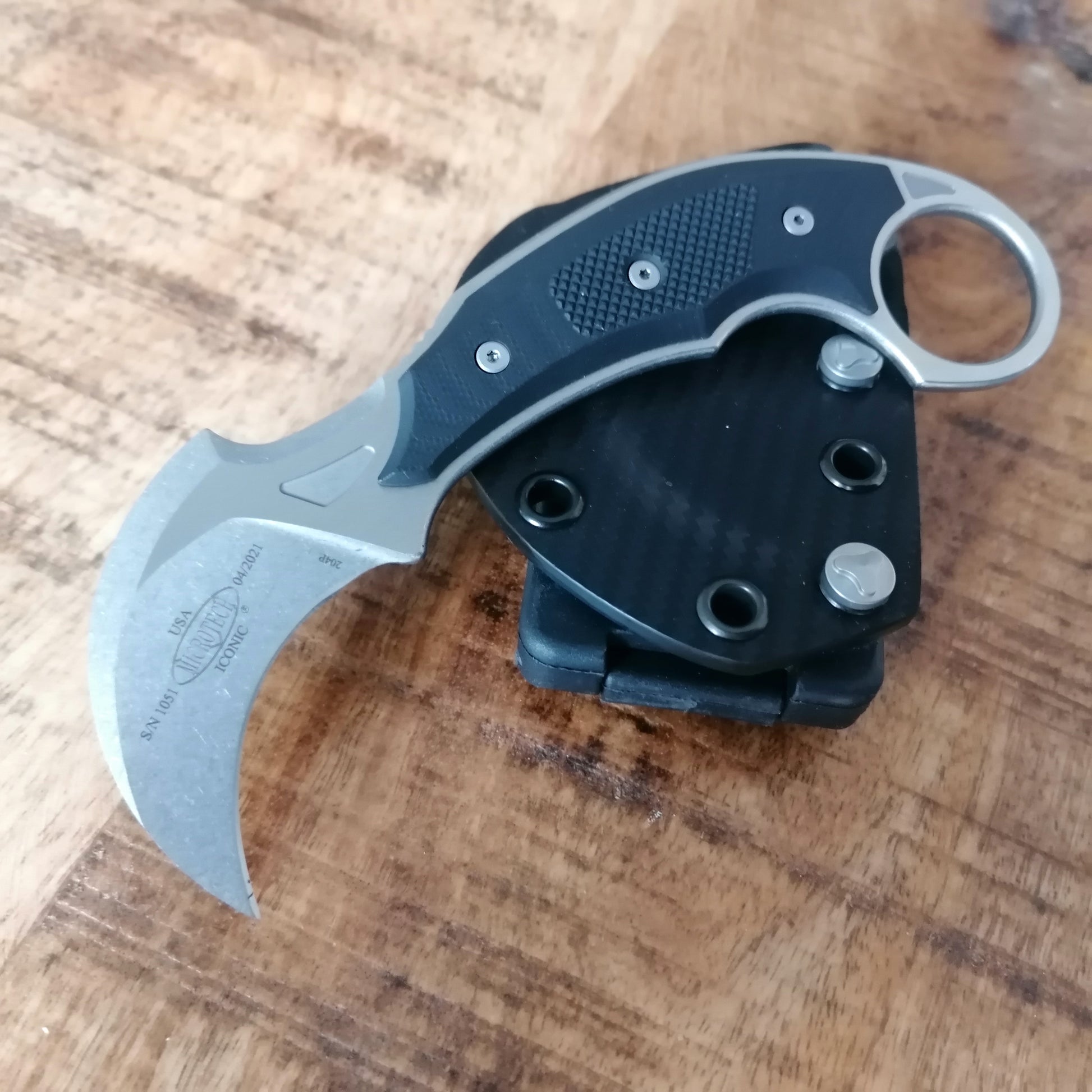 Bastinelli Microtech Iconic Karambit 1