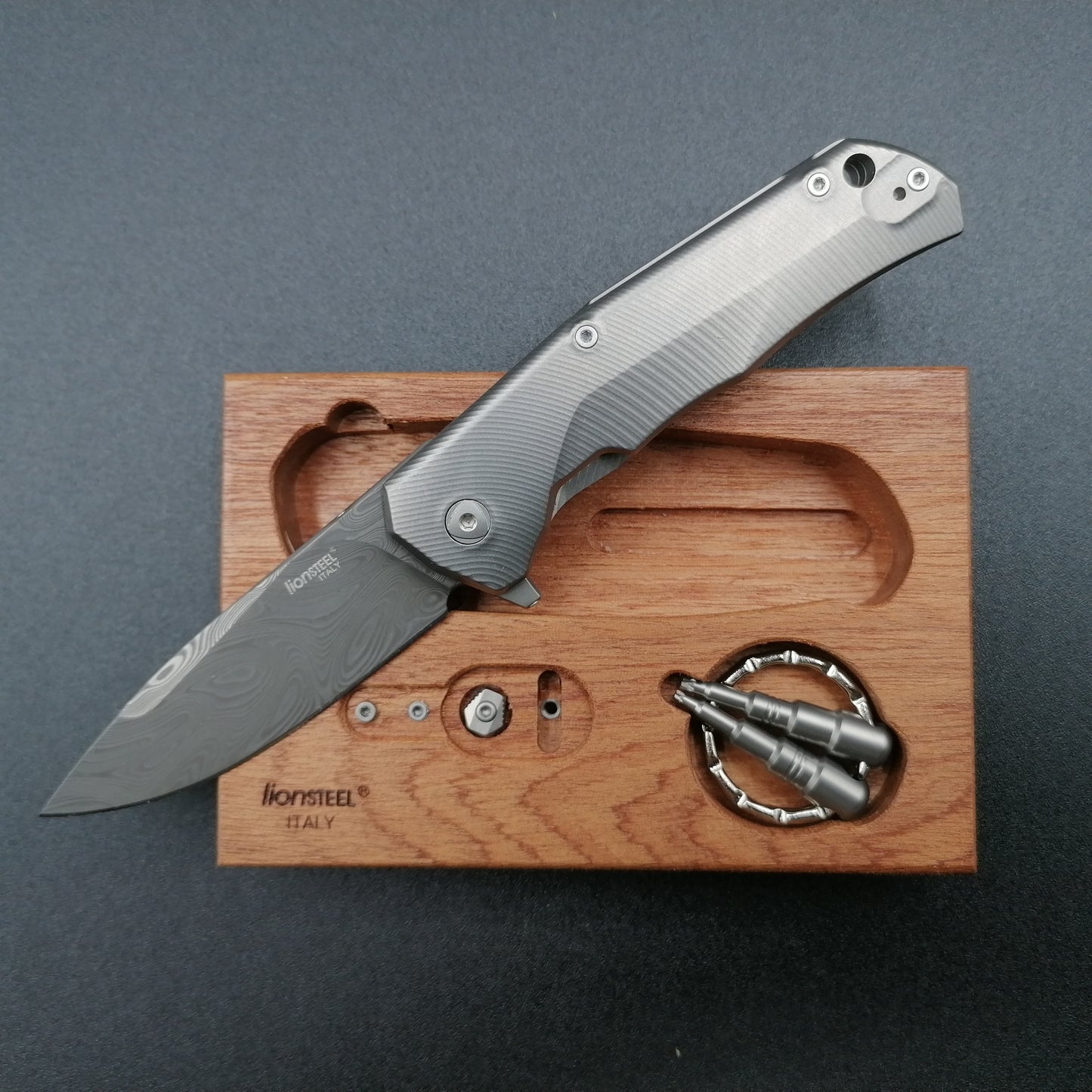 Lionsteel T.R.E. Damascus - THOR Folder 3