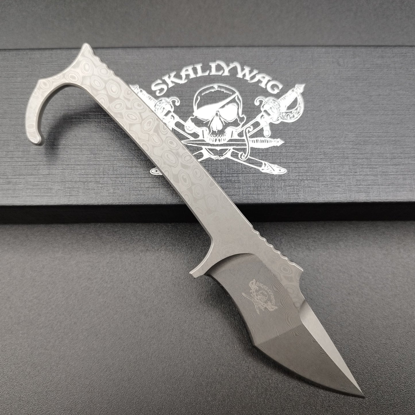 Skallywag Tactical MDV PLUS ONE Damascus mit Trainer 2