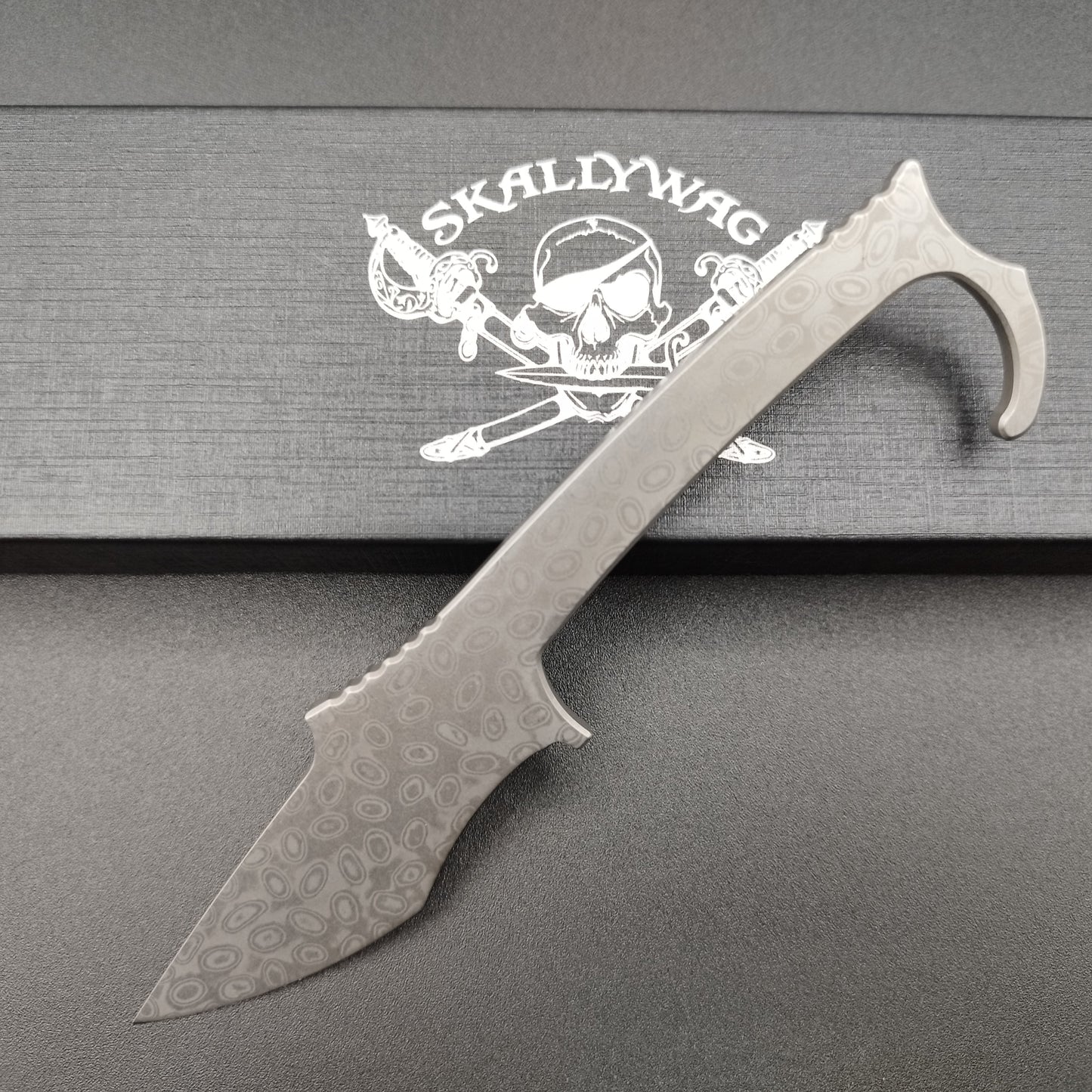 Skallywag Tactical MDV PLUS ONE Damascus mit Trainer